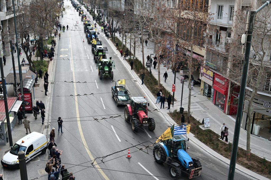 Αποχώρησαν από το Σύνταγμα οι αγρότες με τα τρακτέρ – Οι επόμενες κινήσεις τους