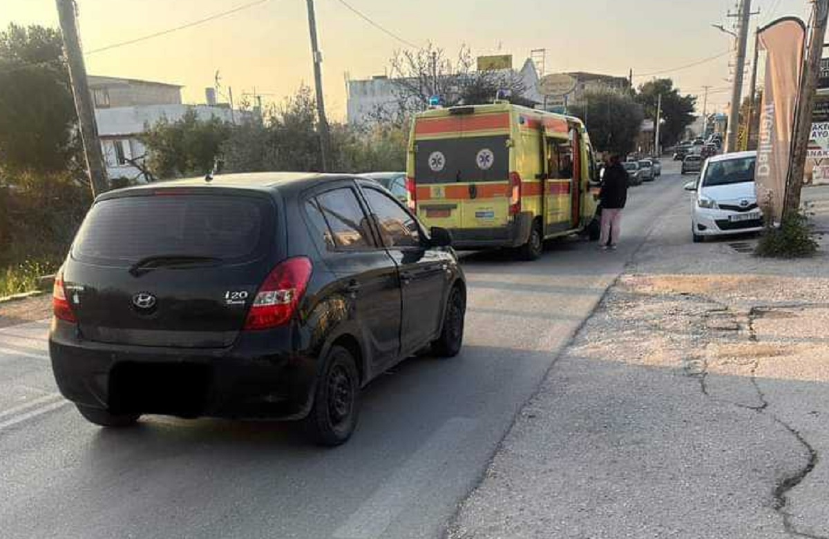 Τροχαίο ατύχημα στη Λ. Βραυρώνος – Τραυματίστηκε ελαφρά μια 15χρονη