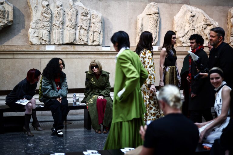 Σταματούδη στην ΕΡΤ για την επίδειξη μόδας μπροστά στα Γλυπτά στο Βρετανικό Μουσείο: «Με προβληματίζει το αν τηρήθηκαν οι προδιαγραφές ασφαλείας»