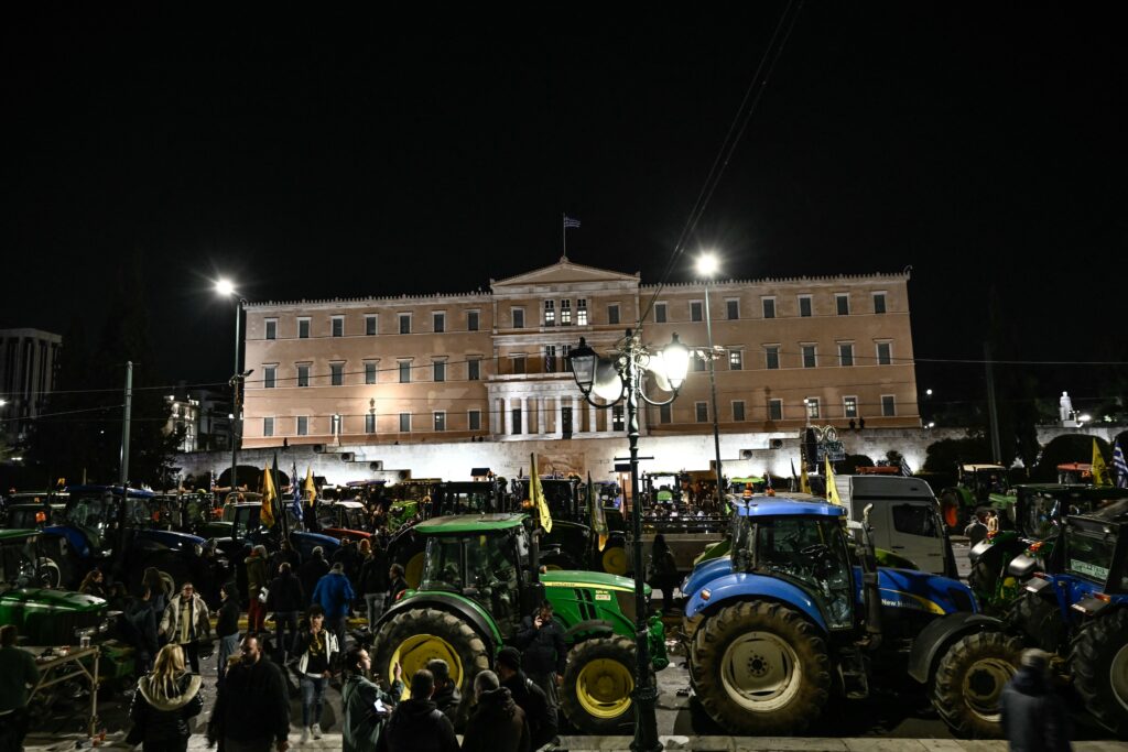 Αγρότες: Αναχωρούν τμηματικά και συντεταγμένα μετά τις 11:00 τα τρακτέρ από το Σύνταγμα – Σε ισχύ κυκλοφοριακές ρυθμίσεις