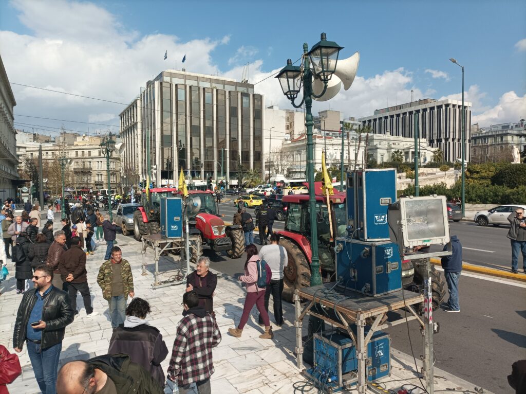 Έφθασαν στο Σύνταγμα οι πρώτοι αγρότες – Σε ισχύ οι κυκλοφοριακές ρυθμίσεις