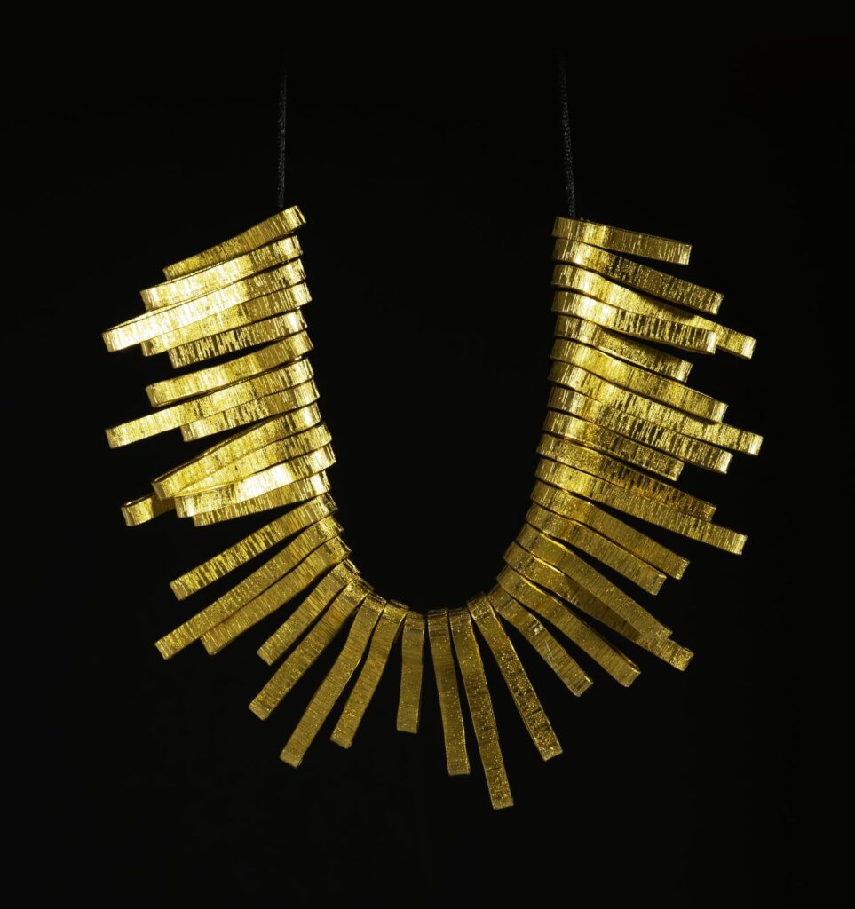 Θεσσαλονικιός με σπάνια νόσο φτιάχνει κοσμήματα avant-garde για διεθνείς πασαρέλες- Διάσημοι ηθοποιοί στο πελατολόγιο του