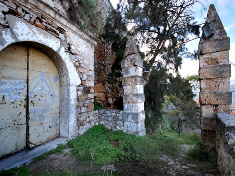Ανοίγει η σφραγισμένη πύλη του Σαγρέδου στην Aκροναυπλία