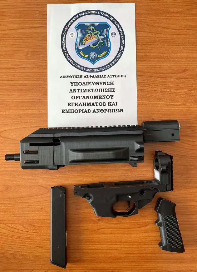 ΕΛ. ΑΣ.: Εξάρθρωση δικτύου νεαρών που κατασκεύαζαν πυροβόλα από 3D εκτυπωτή – Τέσσερις συλληφθέντες