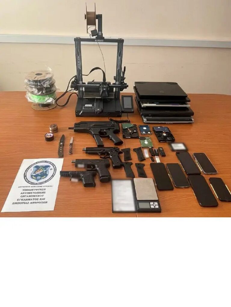 ΕΛ.ΑΣ.: Εξάρθρωση δικτύου νεαρών που κατασκεύαζαν πυροβόλα από 3D εκτυπωτή – Τέσσερις συλληφθέντες
