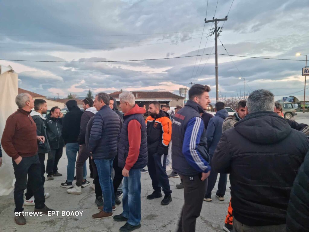 Ομόφωνα οι αγρότες του μπλόκου Στεφανοβικείου αποφάσισαν να παραμείνουν μέχρι να συναντηθούν με τον Πρωθυπουργό