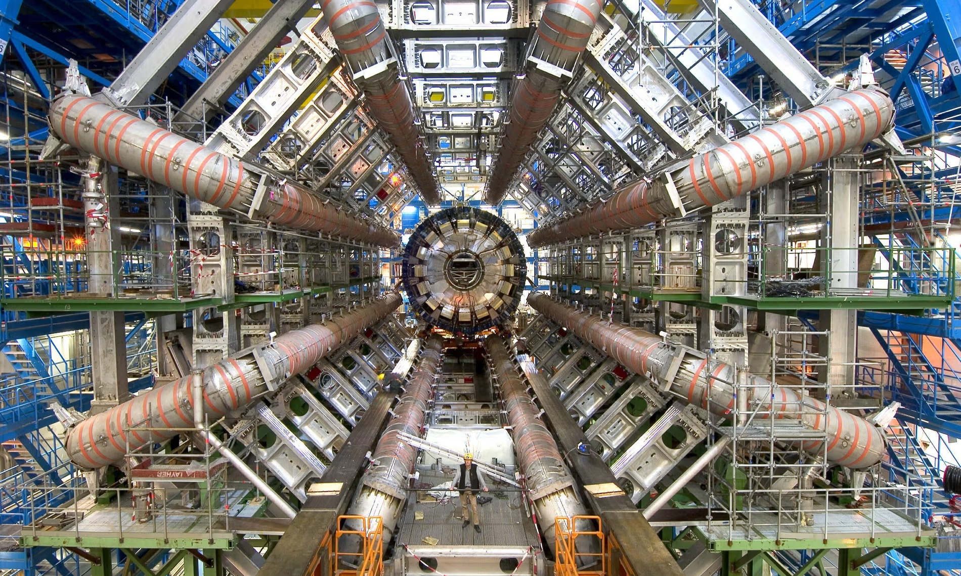 Το CERN σχεδιάζει επιταχυντή που αναμένεται να ξεκλειδώσει τα μυστικά του σύμπαντος