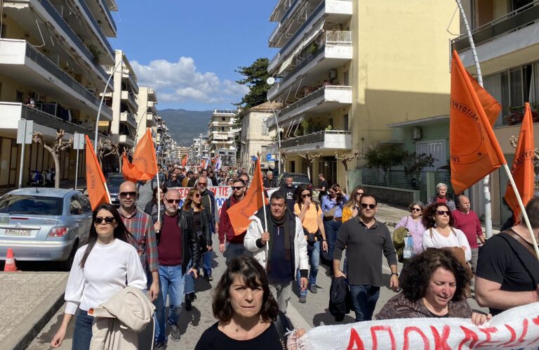 Καλαμάτα: Χιλιάδες κόσμου στην συγκέντρωση, ένα χρόνο μετά το τραγικό δυστύχημα στα Τέμπη (βίντεο & φωτογραφίες)