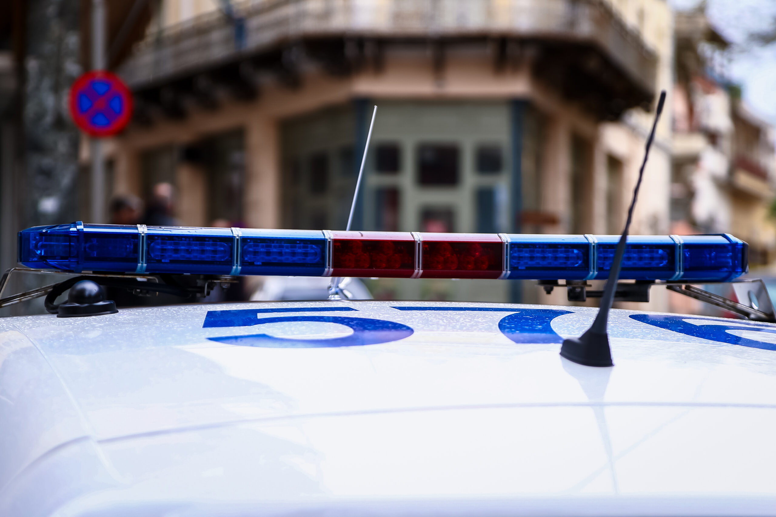 Πυροβολισμοί κατά αστυνομικών στη λεωφόρο Παιανίας Μαρκοπούλου – Έρευνες για τον εντοπισμό του δράστη