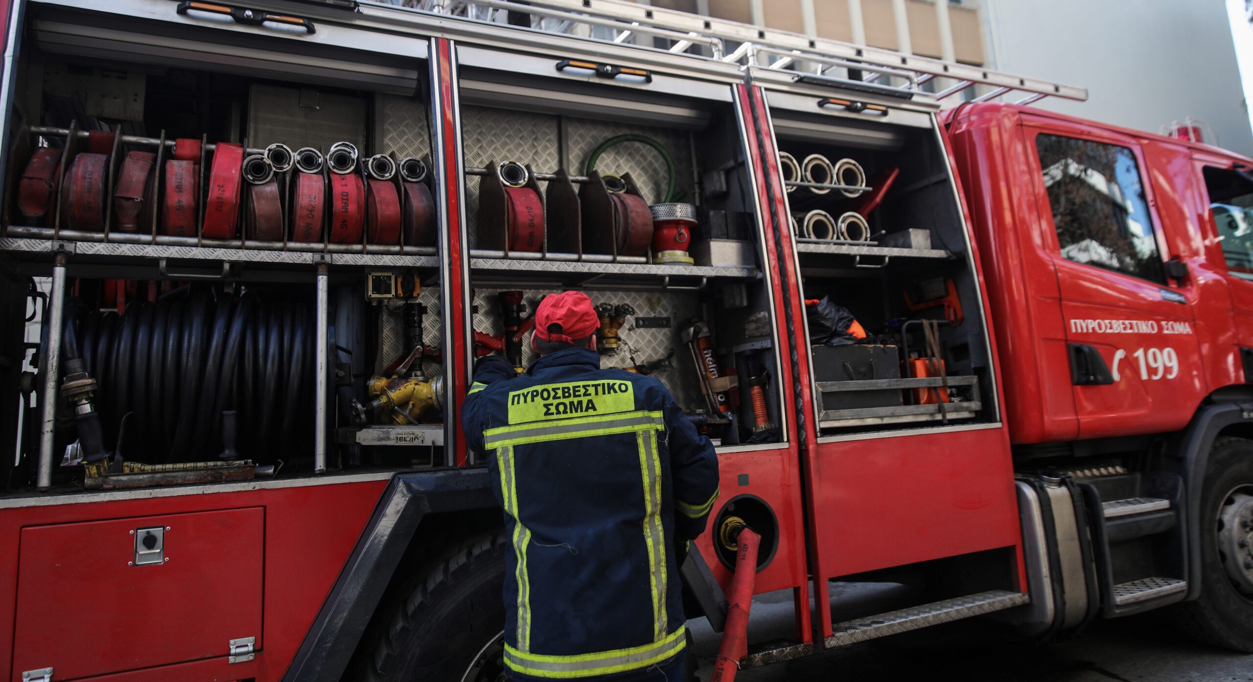 Θεσσαλονίκη: Υπό έλεγχο φωτιά που ξέσπασε σε ξερά χόρτα στην εθνική οδό στο ύψος της Χαλάστρας