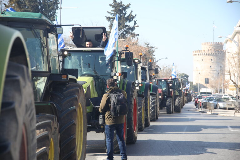Στην Agrotica παραμένουν οι αγρότες: Μερικοί αποτιμούν θετικά τα μέτρα ενώ άλλοι κάνουν λόγο για «ψίχουλα» – Το Σάββατο το συλλαλητήριο
