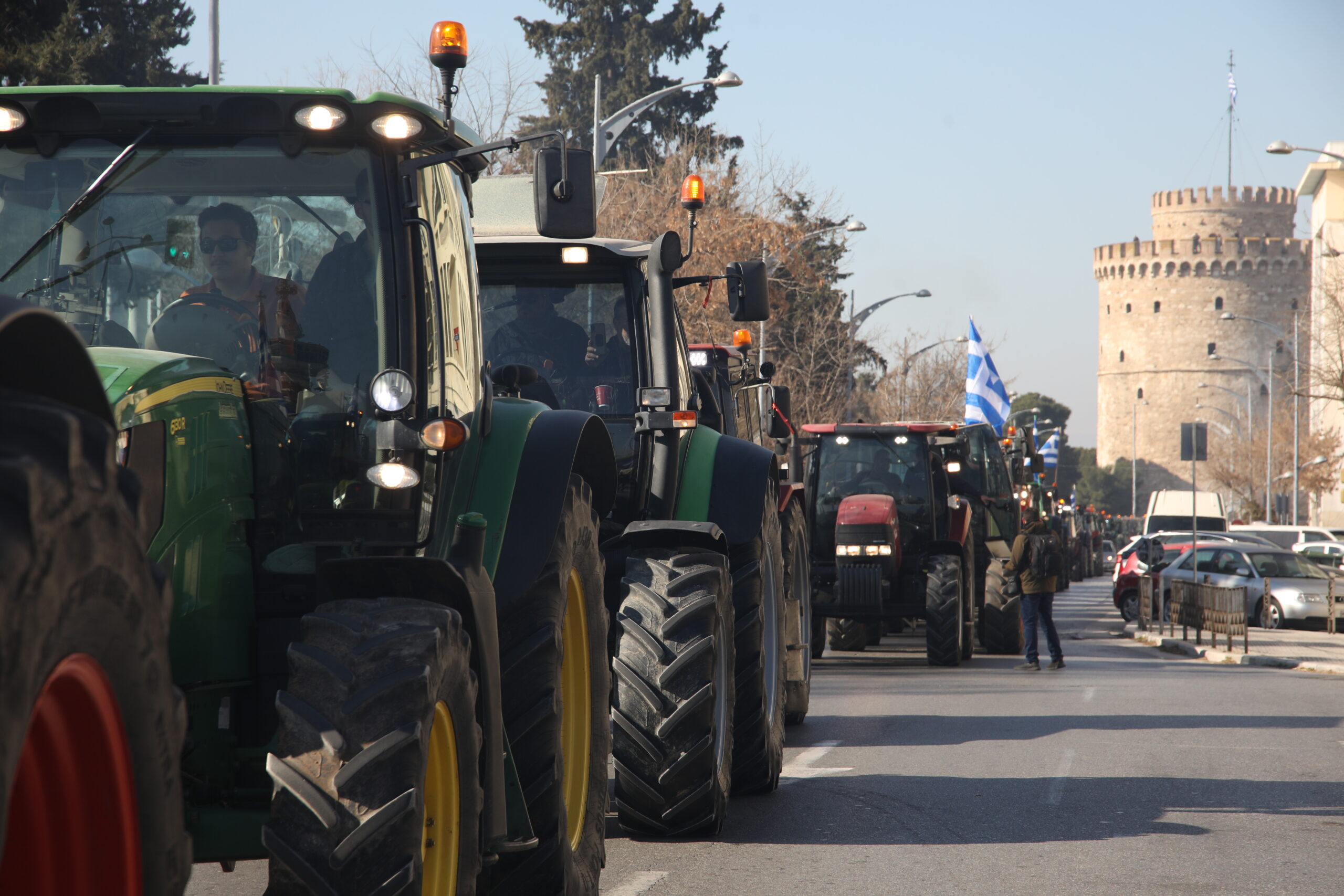 Θεσσαλονίκη: Συμβολική πορεία διαμαρτυρίας εντός ΔΕΘ πραγματοποίησαν οι αγρότες