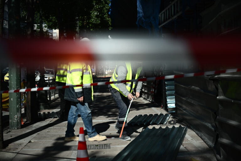 Έκρηξη βόμβας στη Σταδίου: Σάρωση επικοινωνιών και αναλύσεις στο Χημείο του Κράτους – Πώς εξαϋλώθηκαν 3 κιλά εκρηκτικών