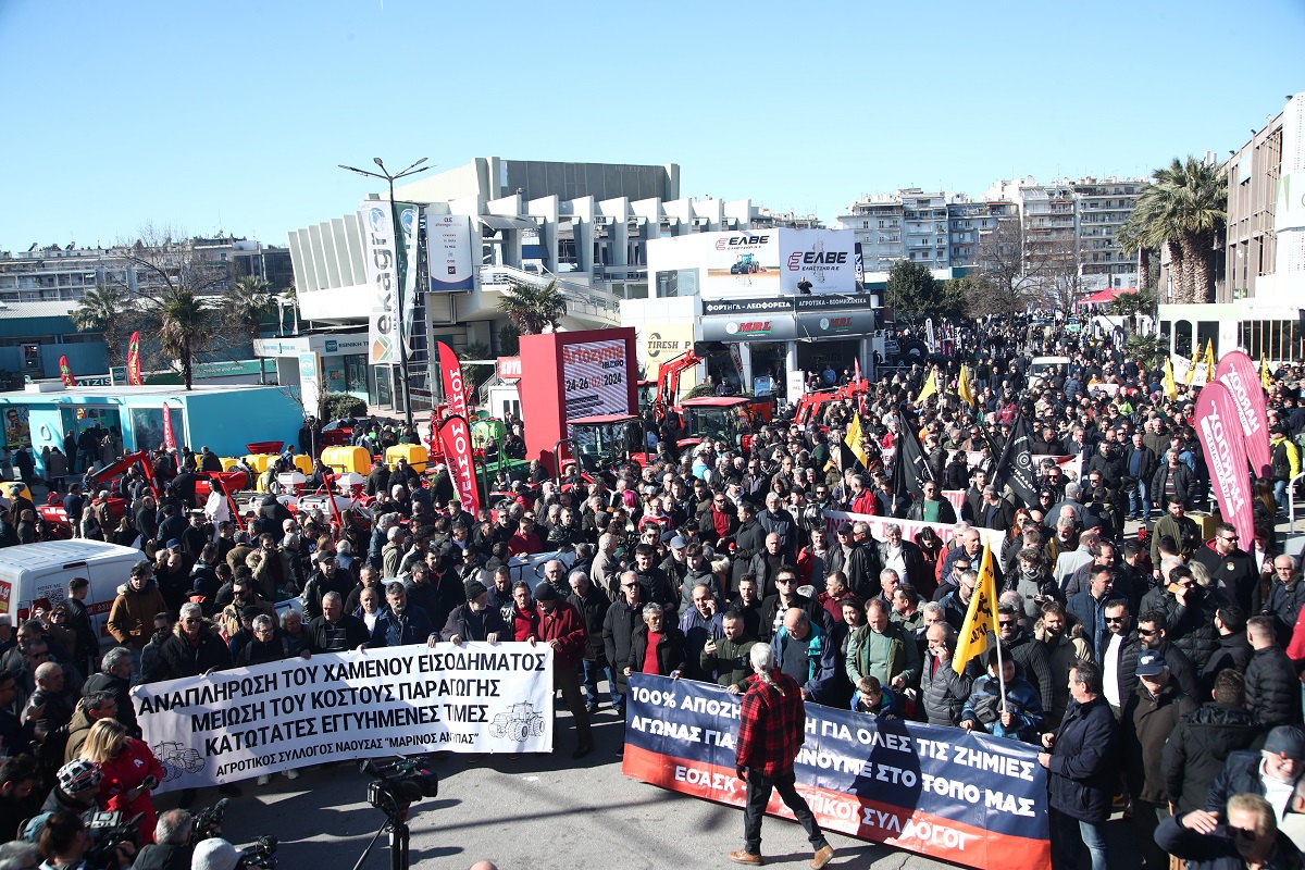 Νέα πρόσκληση διαλόγου στους αγρότες από την Κυβέρνηση – Την Τρίτη οι αποφάσεις για τις επόμενες κινήσεις τους