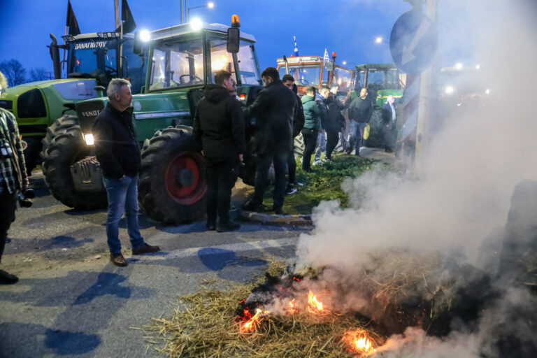 Κρίσιμο 24ωρο για τους αγρότες: Προειδοποιούν με κλιμάκωση των κινητοποιήσεων αν δεν ικανοποιηθούν τα αιτήματά τους
