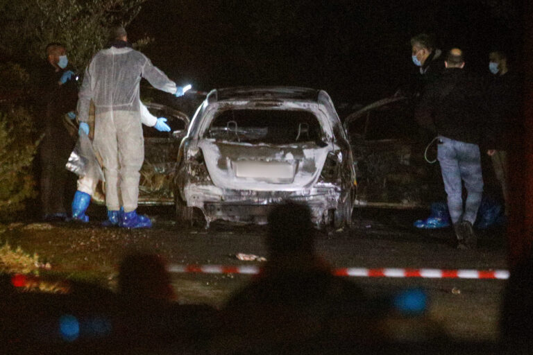 Δολοφονία 59χρονου επιχειρηματία στη Μάνδρα: Το περιβάλλον του ερευνά η Αστυνομία – Τον εκτέλεσαν με τουλάχιστον 18 σφαίρες