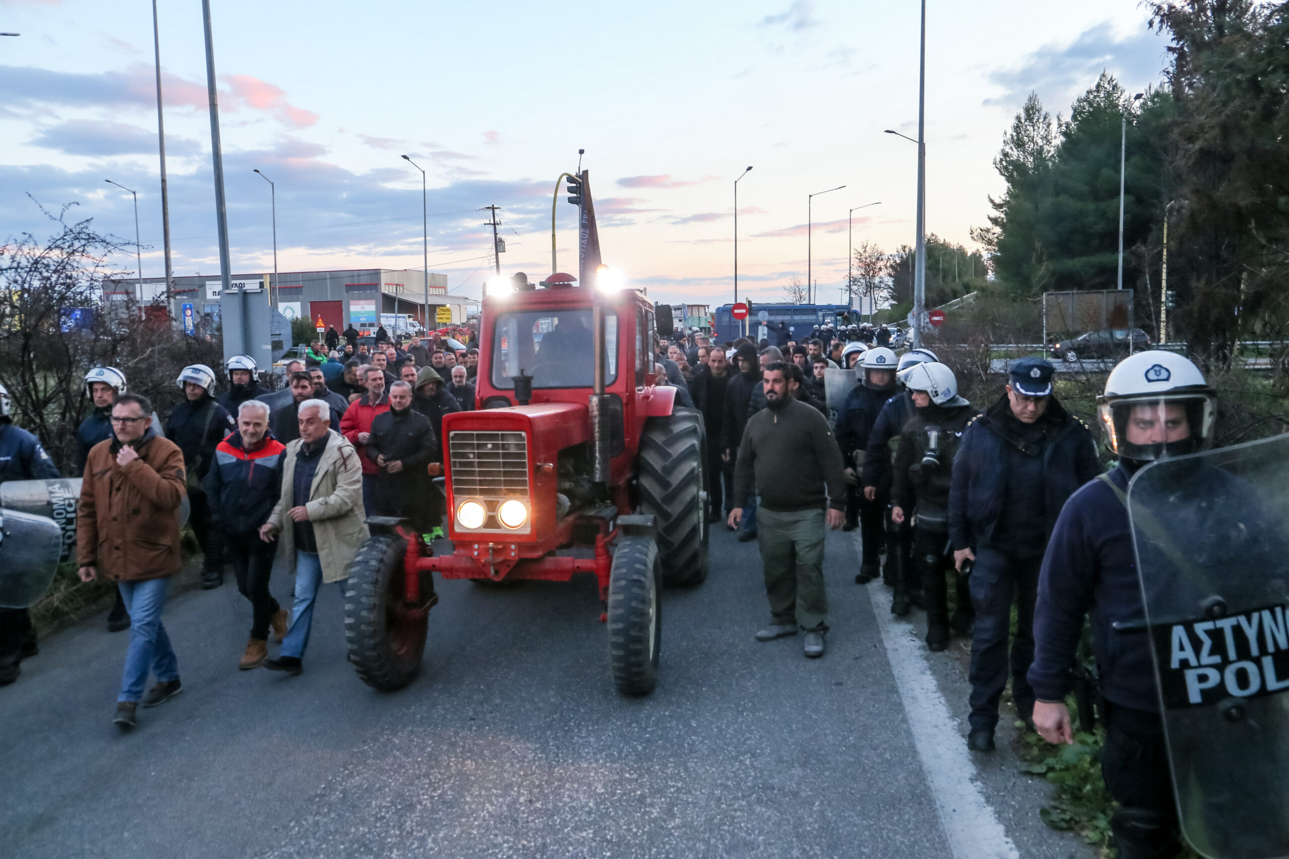 Μ. Χρυσοχοΐδης: Όχι στην κάθοδο αγροτών με τρακτέρ στην Αθήνα – Ναι με ΙΧ και λεωφορεία