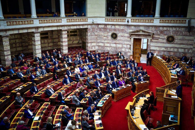 Live η συζήτηση και η ψηφοφορία στη Βουλή για την ισότητα στον πολιτικό γάμο