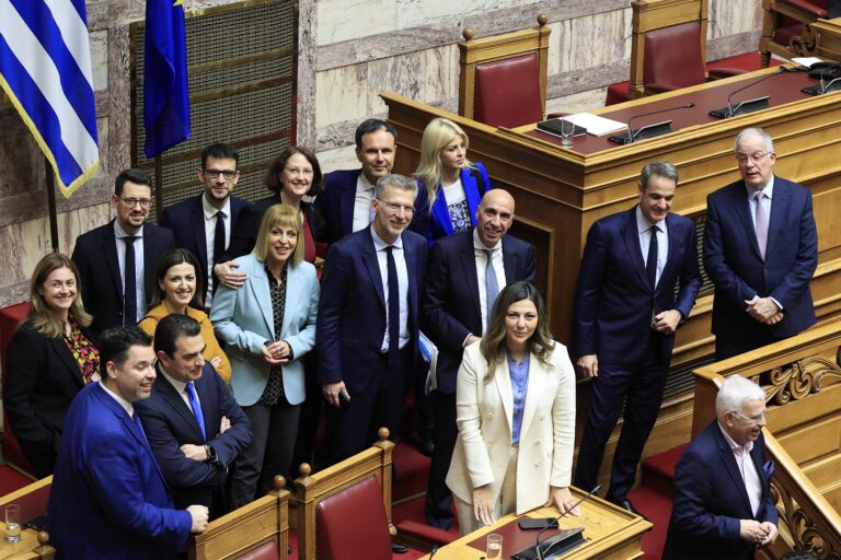 Νομοσχέδιο για ομόφυλα: Δεκτό με 175 «ναι» –  «Ο στόχος επετεύχθη» τονίζουν στην κυβέρνηση