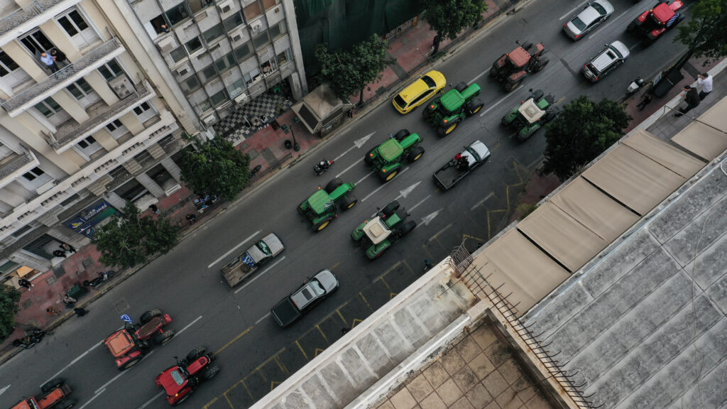 Αγρότες: Τρακτέρ θα παραμείνουν στο Σύνταγμα όλη τη νύχτα – Πότε κρίνεται το μέλλον των κινητοποιήσεων