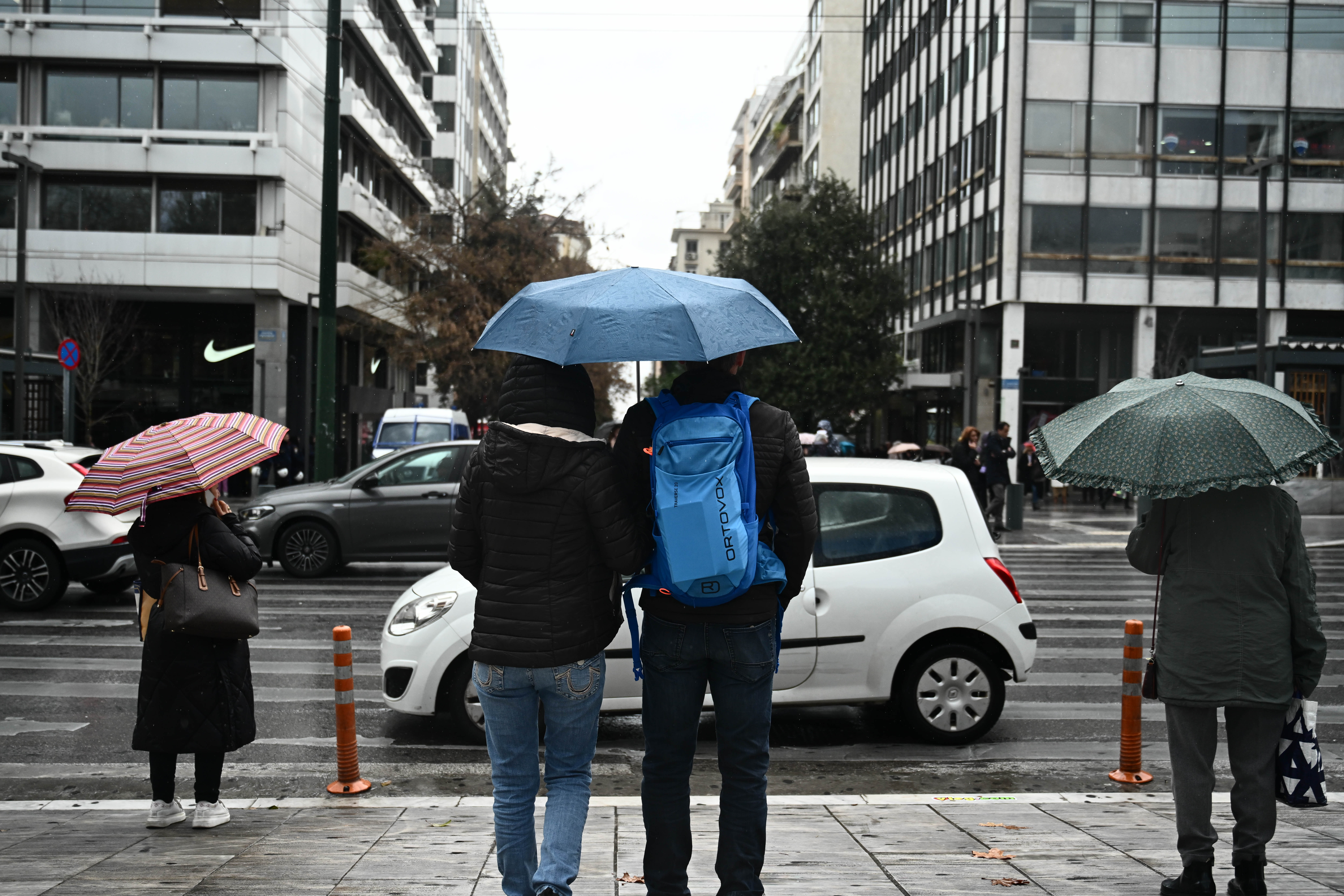 ΙΣΧΥΡΗ ΒΡΟΧΟΠΤΩΣΗ ΣΤΗΝ ΑΤΤΙΚΗ (ΚΩΣΤΑΣ ΤΖΟΥΜΑΣ/EUROKINISSI)