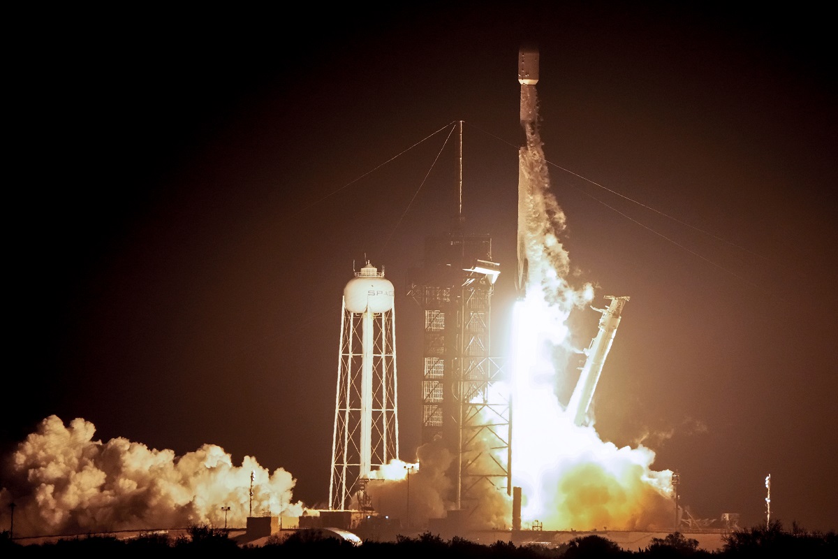 ΗΠΑ: Η εκτόξευση του Falcon 9 της εταιρείας SpaceX φιλοδοξεί σε πρώτη αμερικανική προσσελήνωση από το 1972