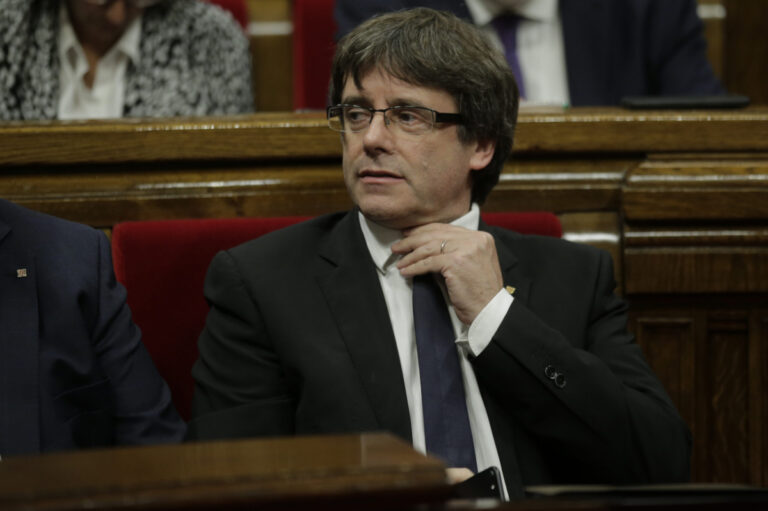 Ισπανία: Η δικαιοσύνη ξεκινά έρευνα για «τρομοκρατία» σε βάρος του Καταλανού αυτονομιστή ηγέτη Πουτζντεμόν