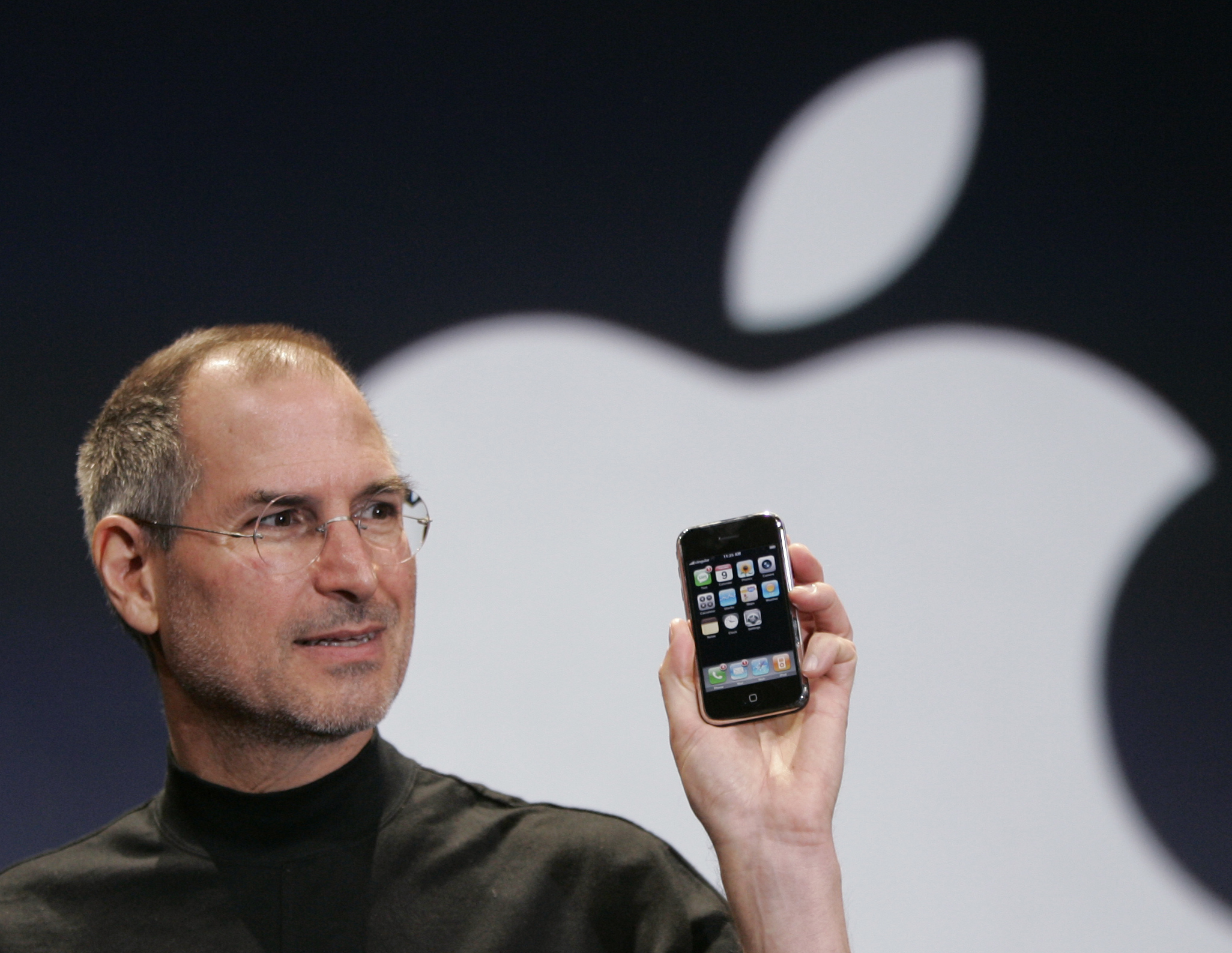 Στιβ Τζομπς: Σαν σήμερα το 1955 γεννιέται o συνιδρυτής της Apple που με τη δημιουργία του iPhone «σύστησε» τα smartphones