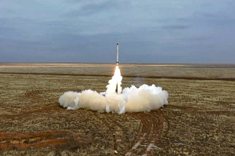 Η «σοβαρή απειλή για την εθνική ασφάλεια των ΗΠΑ» είναι η πρόθεση της Ρωσίας να «αναπτύξει» πυρηνικά όπλα στο διάστημα