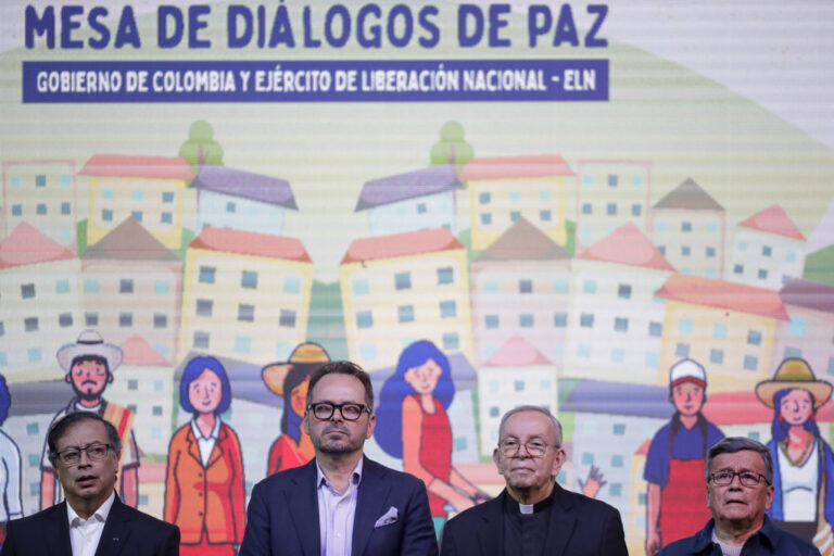 Κολομβία: Ο Στρατός Εθνικής Απελευθέρωσης (ELN) παγώνει τις ειρηνευτικές συνομιλίες με την κυβέρνηση