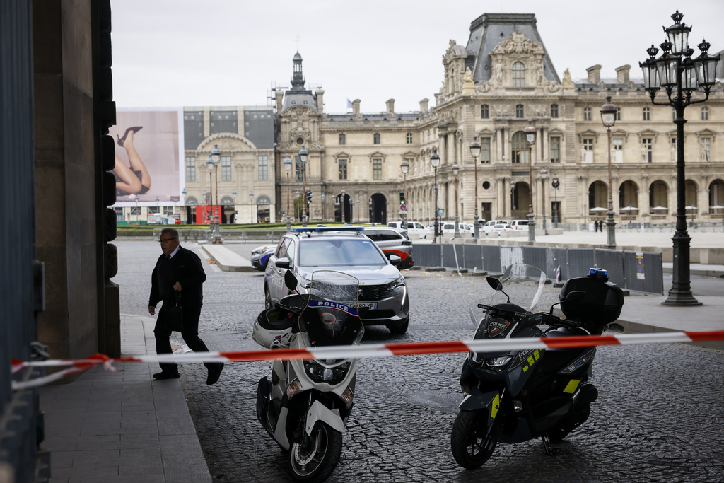 Γαλλία – Εισαγγελία: Άνδρας που «απείλησε» αστυνομικούς με «χασαπομάχαιρο» στο Παρίσι σκοτώθηκε