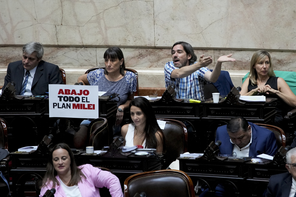 Αργεντινή: Θύελλα αντιδράσεων από την αντιπολίτευση και τα συνδικάτα για τις ριζικές μεταρρυθμίσεις που προωθεί η κυβέρνηση