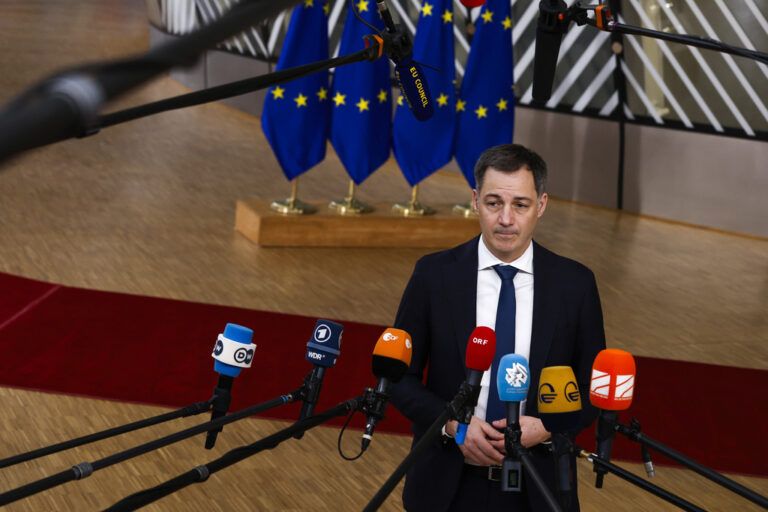 Ντε Κρο: Πρέπει να συζητήσουμε το θέμα των αγροτών γιατί οι ανησυχίες τους είναι εν μέρει θεμιτές