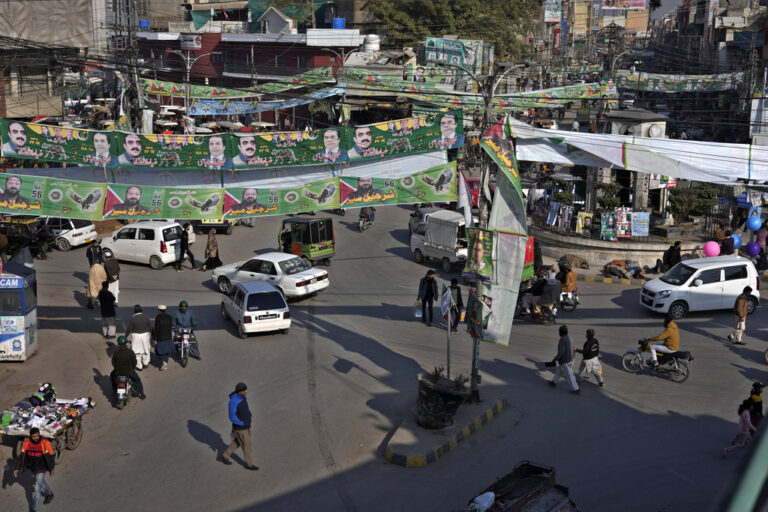 Πακιστάν: Εκλογές εν μέσω οικονομικής και πολιτικής κρίσης και ρυθμιστή, ως συνήθως, το στρατό