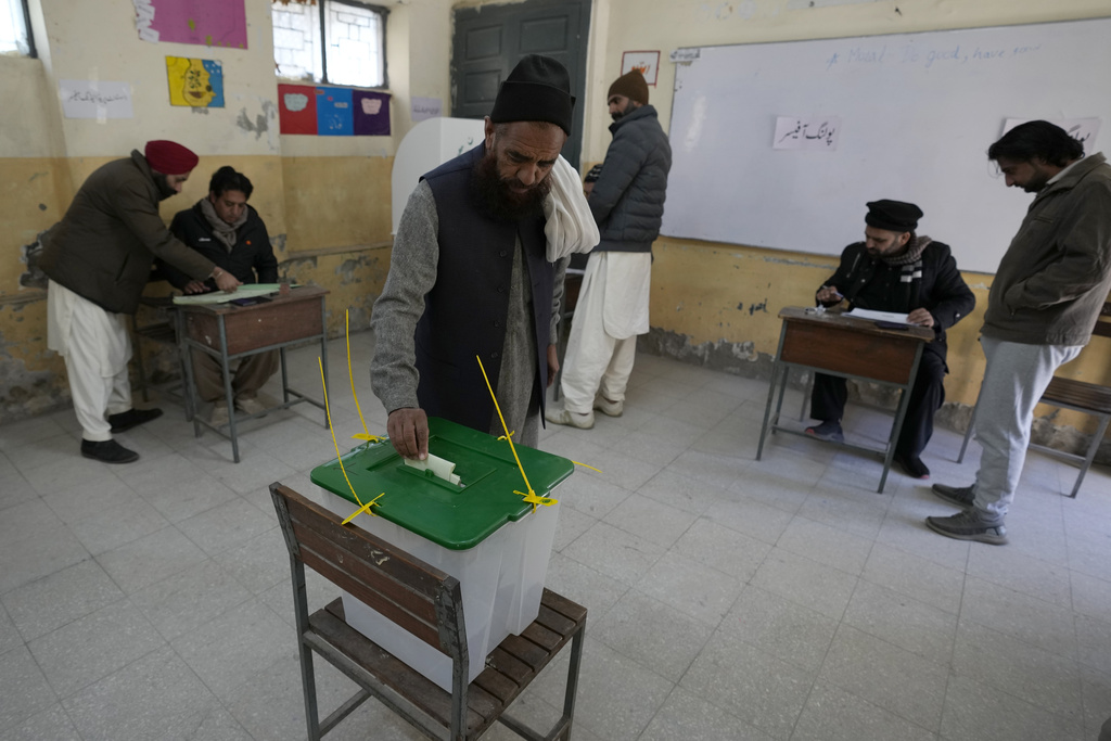 Εκλογές στο Πακιστάν: Στις κάλπες υπό δρακόντεια μέτρα ασφαλείας 128 εκατομμύρια ψηφοφόροι