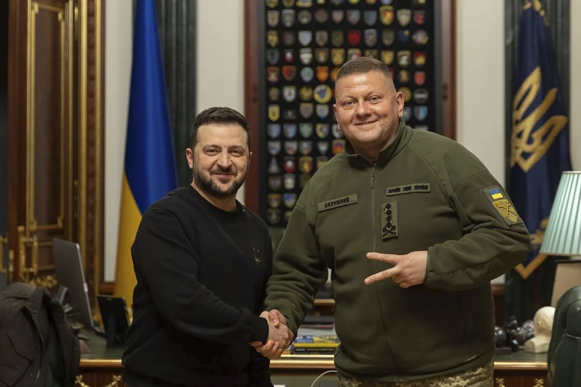 Ουκρανία: Μούδιασε η κοινή γνώμη από την αποπομπή του «εθνικού ήρωα» – αρχηγού των Ενόπλων Δυνάμεων
