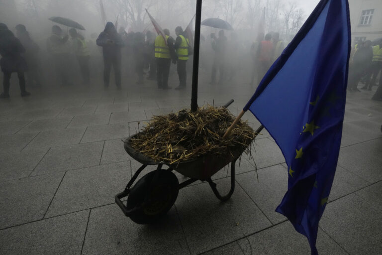 Πολωνία: Οι αγρότες σχεδιάζουν πλήρη αποκλεισμό των συνοριακών περασμάτων με την Ουκρανία στις 20/2