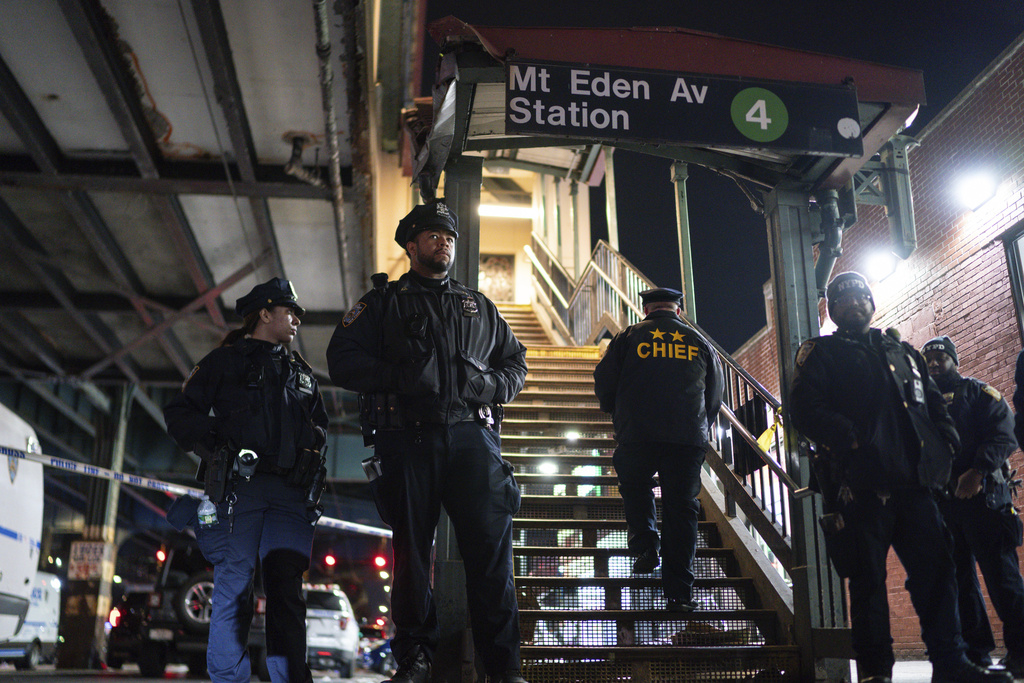 ΗΠΑ: Ένοπλοι άνοιξαν πυρ στο Μετρό της Νέας Υόρκης – Έξι τραυματίες εκ των οποίων ο ένας σοβαρά