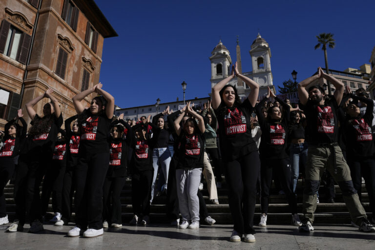 Ιταλία: Χορευτικό flash mob για την εξάλειψη της βίας κατά των γυναικών στη Ρώμη