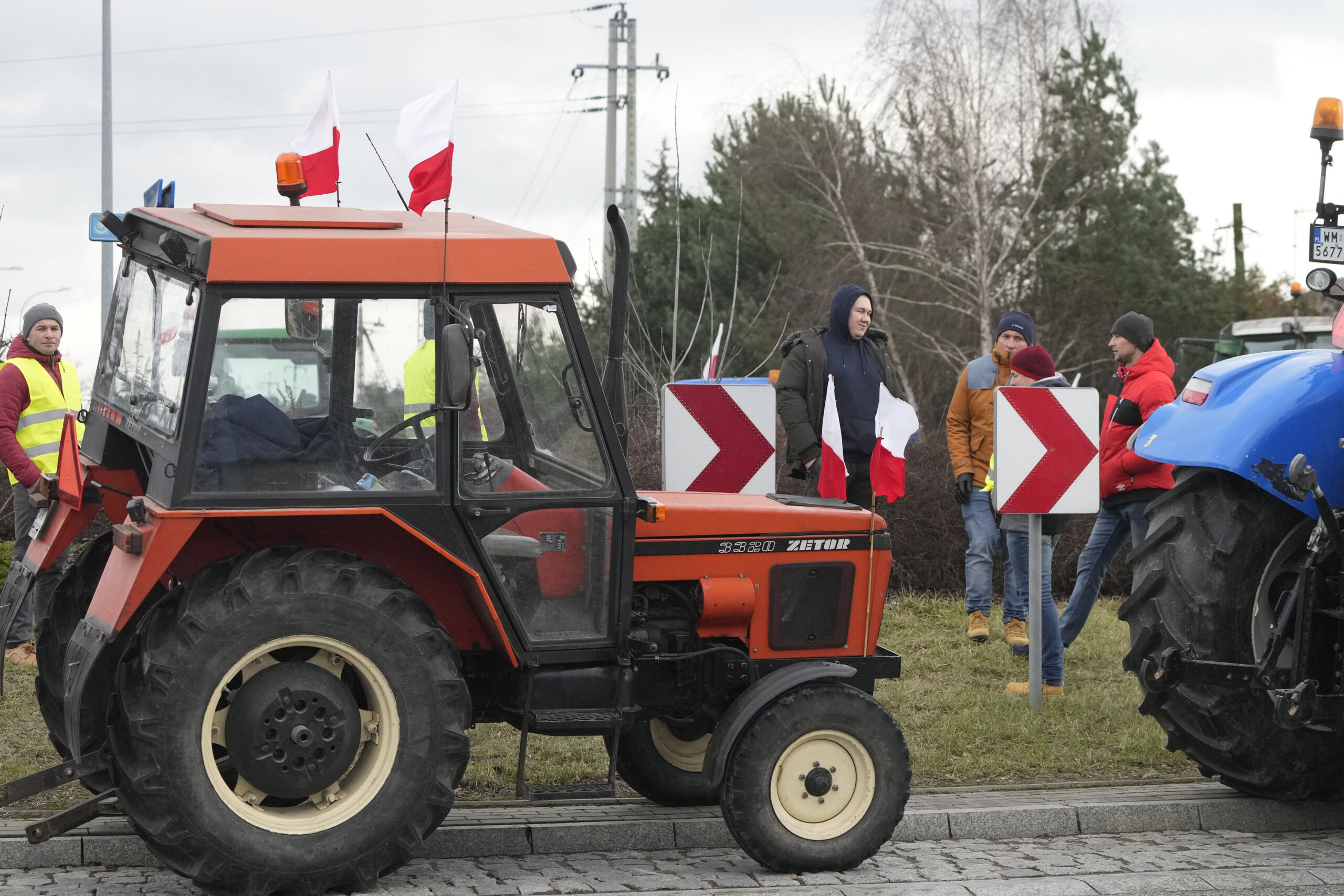 Πολωνία: Οι αγρότες άδειασαν ουκρανικά δημητριακά στις ράγες του τρένου