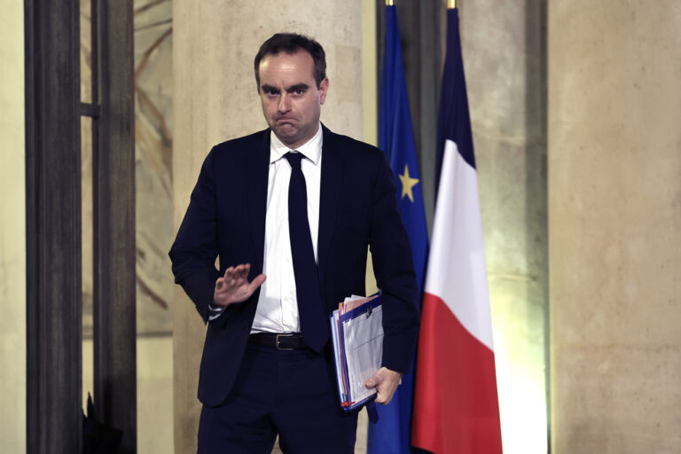 Σ. Λεκορνύ: Η Γαλλία εφοδιάζει με στρατιωτικές πληροφορίες την Ουκρανία