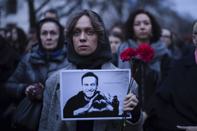 Ο Ναβάλνι πέθανε λίγο πριν την ανταλλαγή του με Ρώσο κρατούμενο στη Γερμανία, καταγγέλλει συνεργάτιδά του