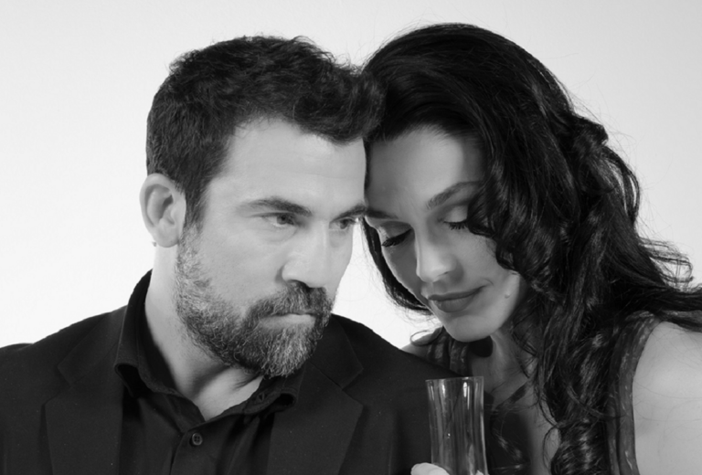 “Burn this”: Ένα από τα γνωστότερα έργα του Μπρόντγουεϊ στο Θέατρο του Νέου Κόσμου