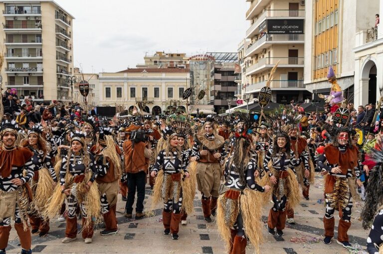 Πάτρα: Ρεκόρ συμμετοχής για τις παρελάσεις του Πατρινού Καρναβαλιού και Καρναβαλιού Μικρών
