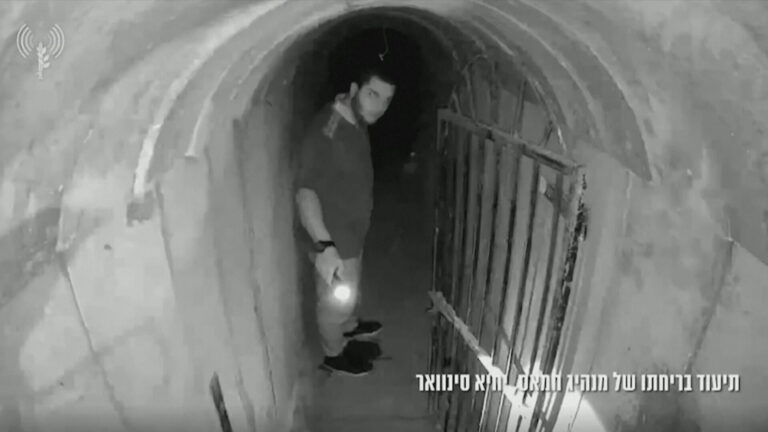 Ισραήλ: Αποκαλυπτικό βίντεο με τον αρχηγό της Χαμάς σε σήραγγα κάτω από την Χαν Γιούνις