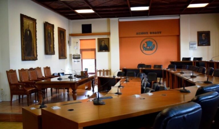Αλληλοαναιρούμενες αποφάσεις για την εκλογή νέου προέδρου στο Δημοτικό Συμβούλιο Βόλου