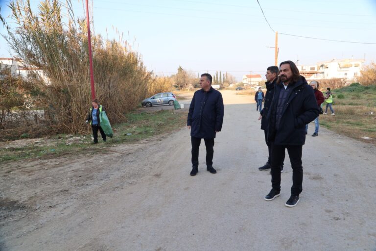 Στη συνοικία του Αγ. Θωμά για έργα καθαριότητας ο δήμαρχος Λαρισαίων