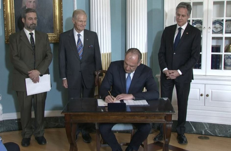 Συνάντηση Γεραπετρίτη – Μπλίνκεν: Η Ελλάδα προσχώρησε στις Συμφωνίες διαστημικής συνεργασίας «Άρτεμις»