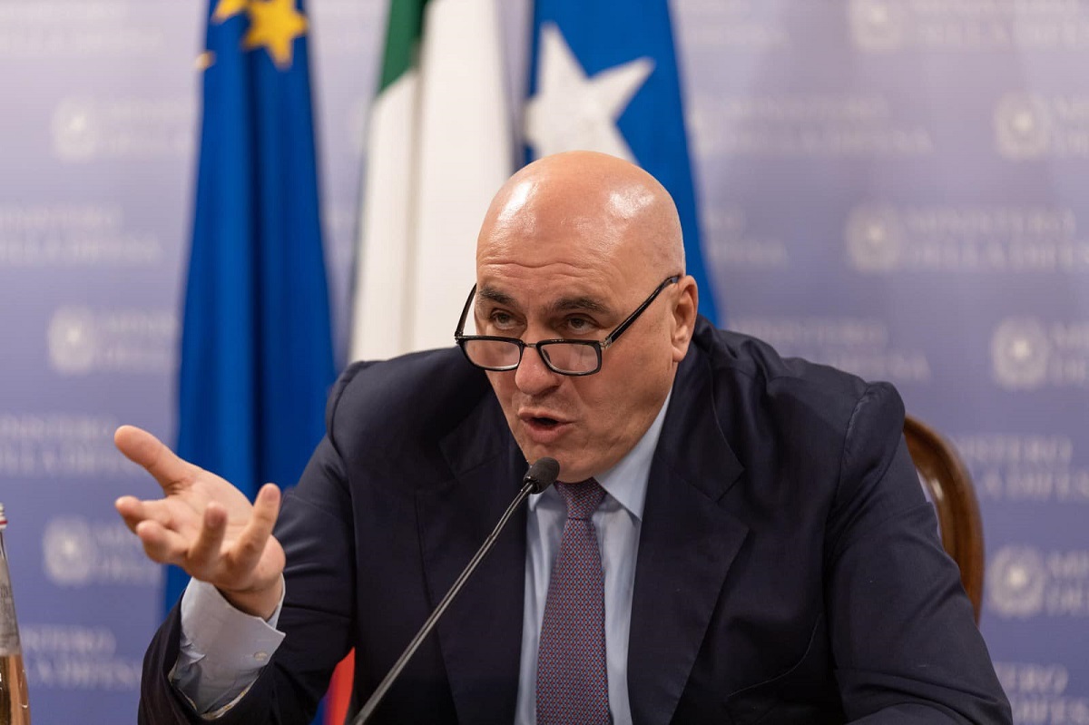 Ιταλία: θα συνεχιστούν οι περικοπές στις αμυντικές δαπάνες δήλωσε ο υπουργός Άμυνας στο κοινοβούλιο