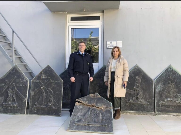 Ρόδος: Στην αρχαιολογική υπηρεσία παραδόθηκαν οι χαλκογραφίες που εκλάπησαν από την Φιλέρημο